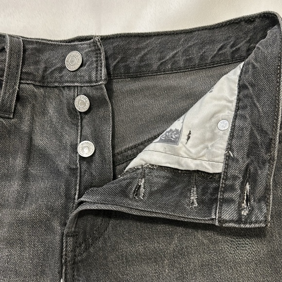 501® Original Fit High Rise Women's Shorts - Picture 3 of 4